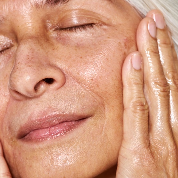 LAST 1! OSEA Essential Hydrating Face Oil Roller 💧 NEW IN BOX - Picture 4 of 9